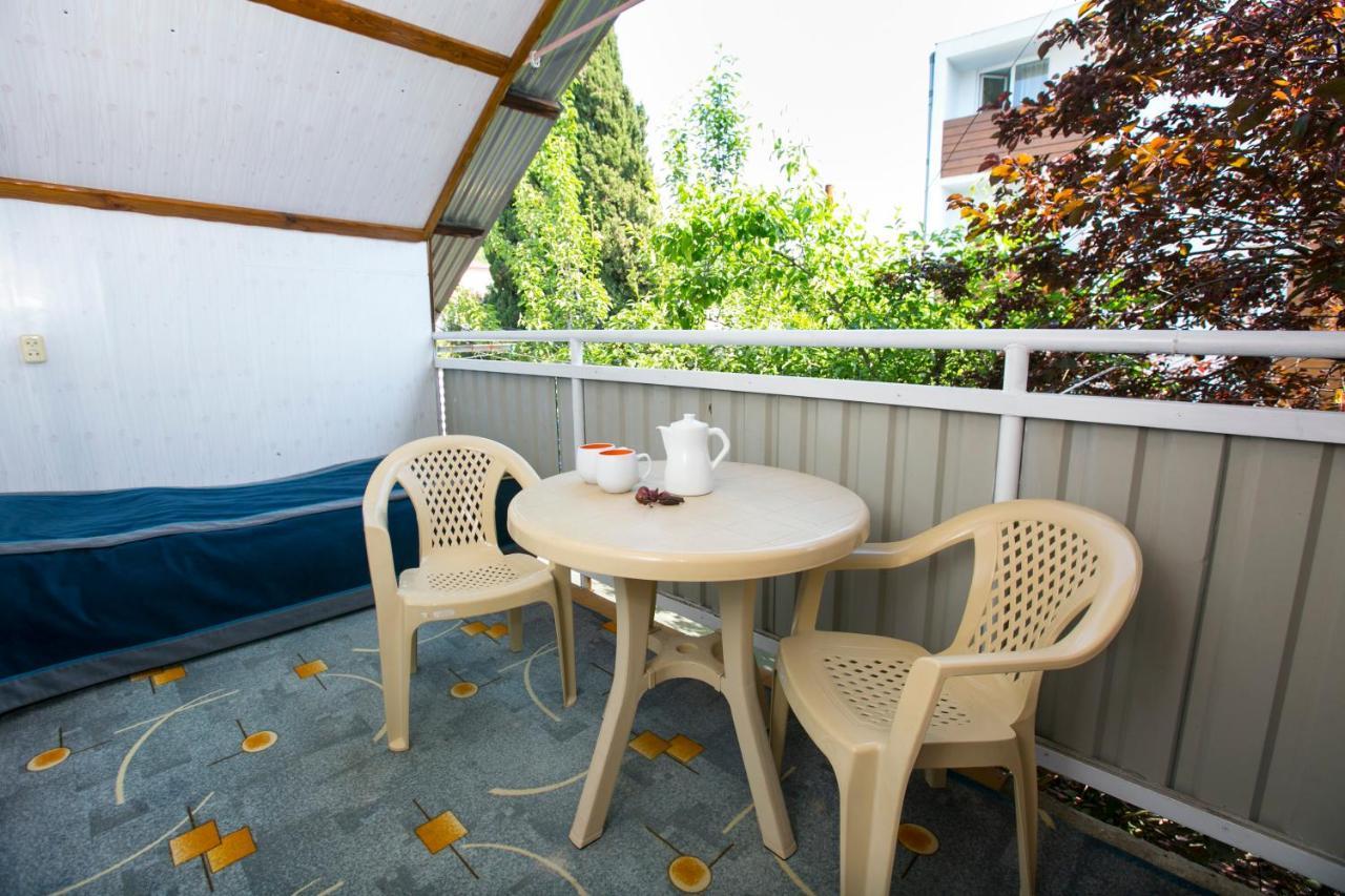 Guest House Lavr Gagra Exterior foto