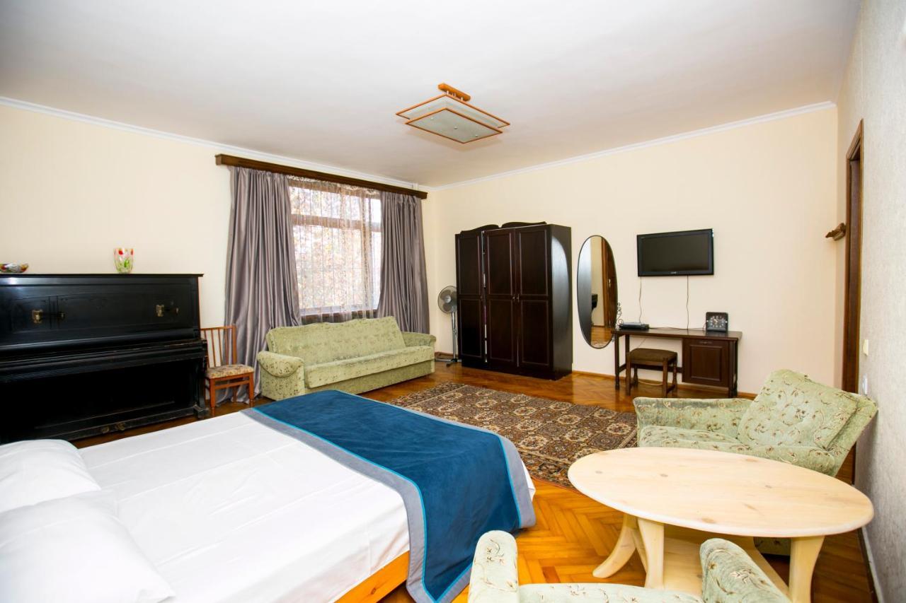 Guest House Lavr Gagra Exterior foto