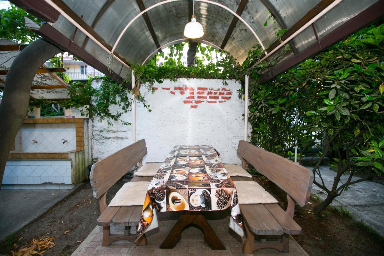 Guest House Lavr Gagra Exterior foto
